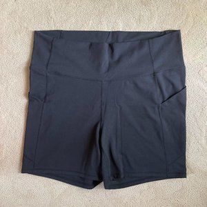 Fabletics - Oasis High-Waisted Short 6"